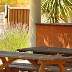 Confort Avec Terrasse - 4 Personnes - Api-1-52-1742 *