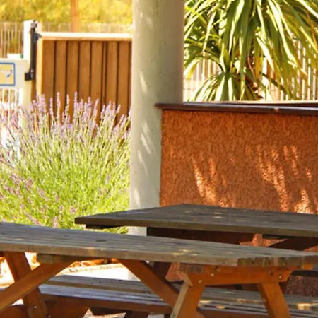 Confort Avec Terrasse - 4 Personnes - Api-1-52-1742 *